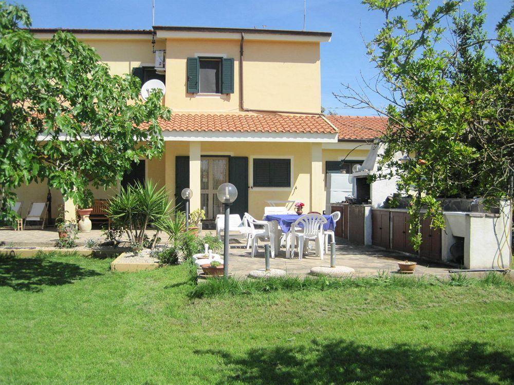 Rosas Villa