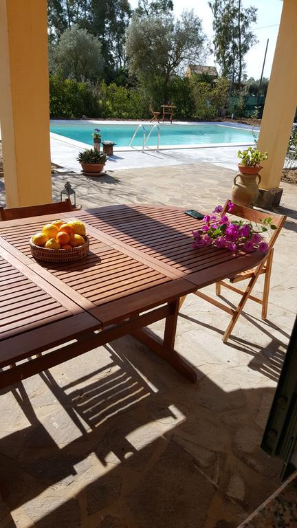 Rosas Villa *