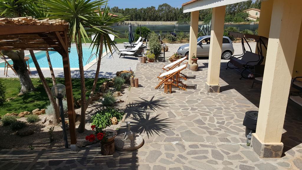 Rosas Villa
